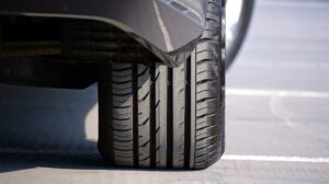Comment laver et entretenir ses pneus ? 